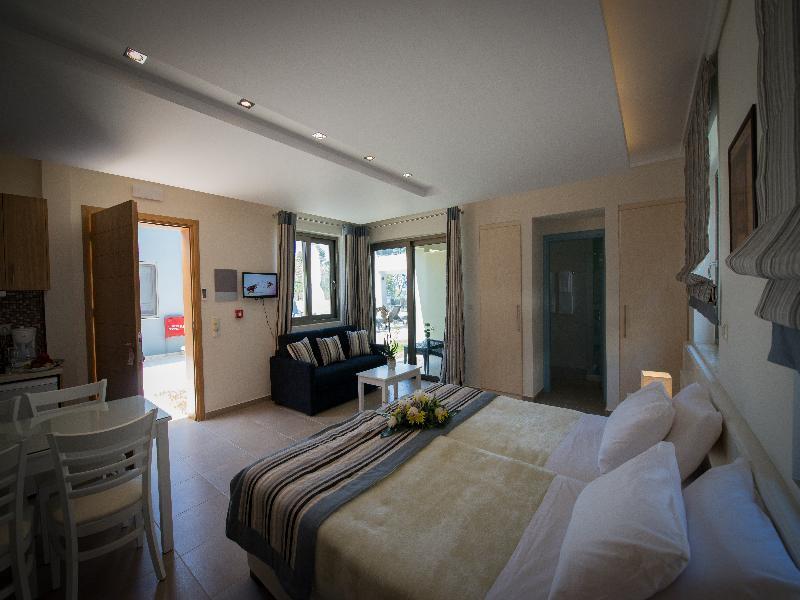 كالاماتا Mantinia Bay Hotel المظهر الخارجي الصورة